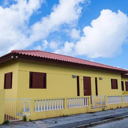 Iona'S Home: Vibrant 2Bedroom Home Near 빌렘스타트 외부 사진
