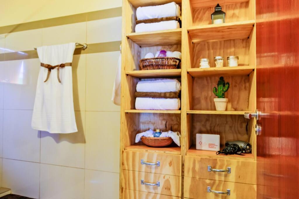 Iona'S Home: Vibrant 2Bedroom Home Near 빌렘스타트 외부 사진