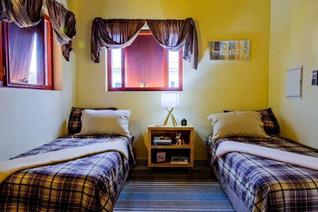 Iona'S Home: Vibrant 2Bedroom Home Near 빌렘스타트 외부 사진