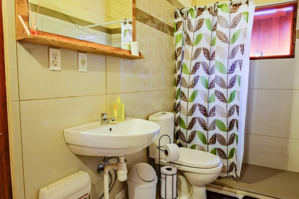 Iona'S Home: Vibrant 2Bedroom Home Near 빌렘스타트 외부 사진