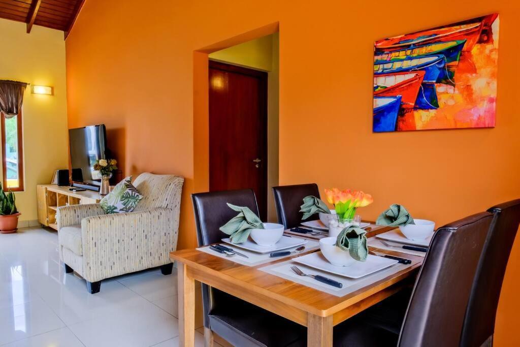 Iona'S Home: Vibrant 2Bedroom Home Near 빌렘스타트 외부 사진
