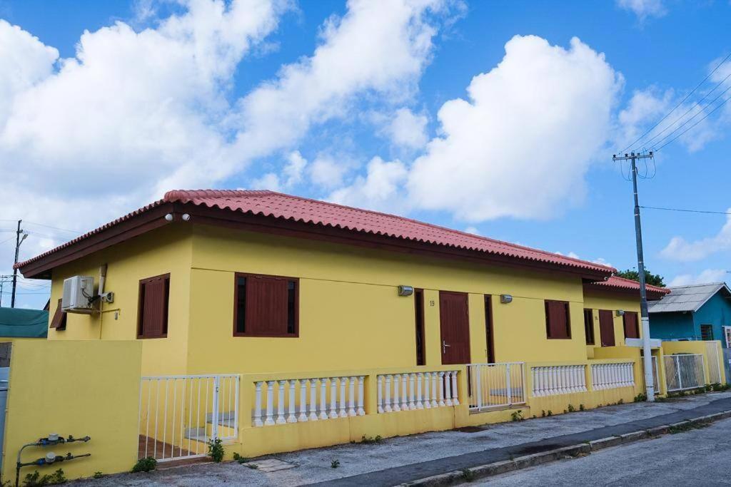 Iona'S Home: Vibrant 2Bedroom Home Near 빌렘스타트 외부 사진